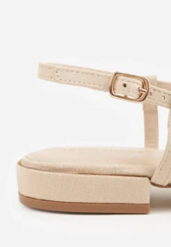 Ciemnobeżowe Sandały Slingback z Kwadratowym Noskiem i Ażurową Cholewką Jurria