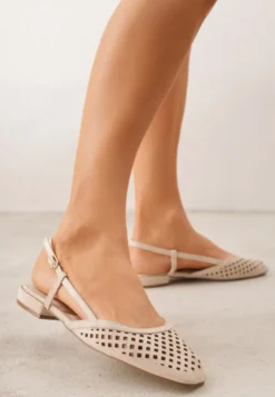 Ciemnobeżowe Sandały Slingback z Kwadratowym Noskiem i Ażurową Cholewką Jurria