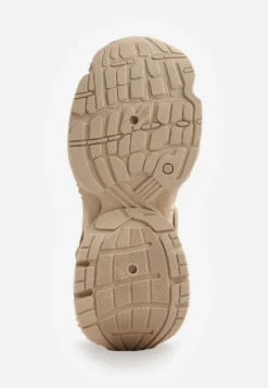 Ciemnobeżowe Sneakersy Chunky na Tłoczonej Platformie z Naszywką w Kształcie Serca Chylera