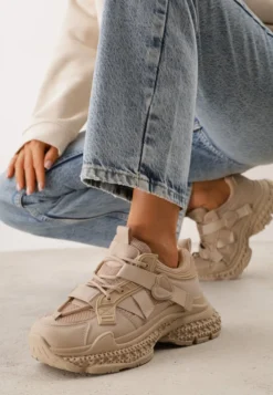 Ciemnobeżowe Sneakersy Chunky na Tłoczonej Platformie z Naszywką w Kształcie Serca Chylera
