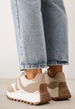 Ciemnobeżowe Sneakersy na Platformie z Geometrycznym Motywem Tillia