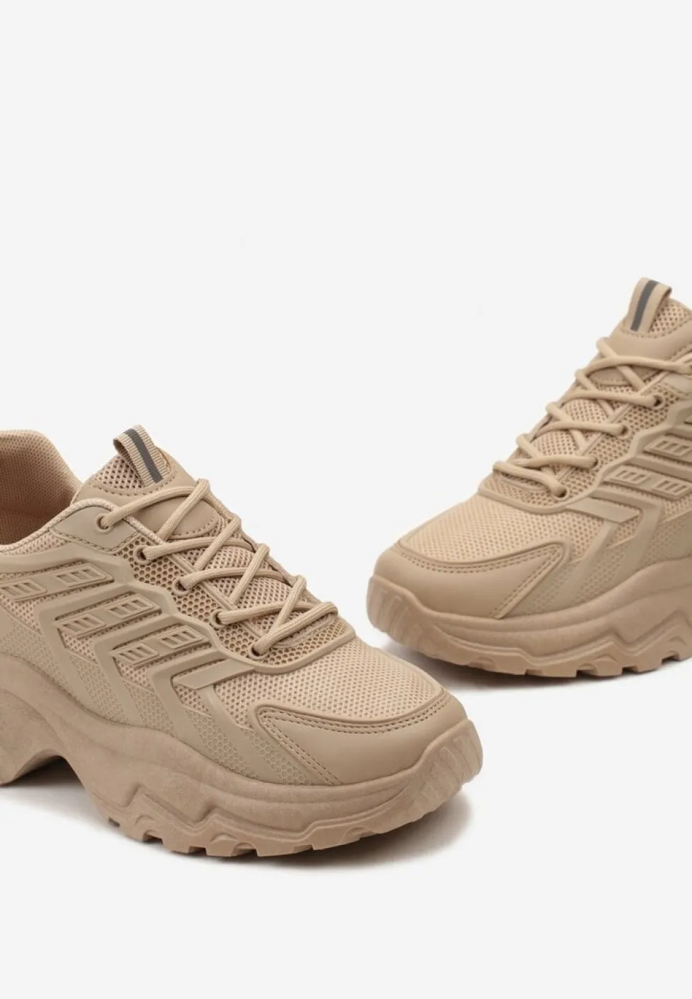 Ciemnobeżowe Sneakersy na Tłoczonej Podeszwie z Siateczkowymi Wstawkami Amrogia