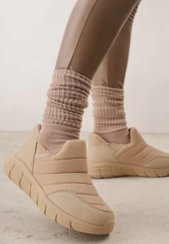 Ciemnobeżowe Sneakersy Śniegowce na Platformie z Tłoczeniem i Pikowaną Cholewką Vermina