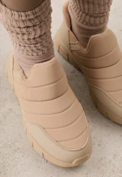 Ciemnobeżowe Sneakersy Śniegowce na Platformie z Tłoczeniem i Pikowaną Cholewką Vermina