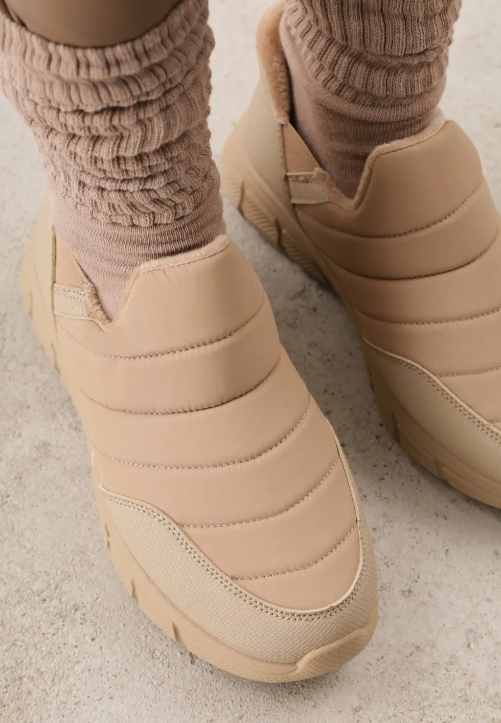 Ciemnobeżowe Sneakersy Śniegowce na Platformie z Tłoczeniem i Pikowaną Cholewką Vermina
