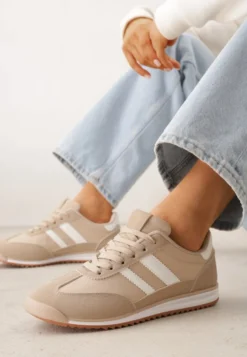 Ciemnobeżowe Sneakersy Ozdobione Dwoma Paskami Lannatea