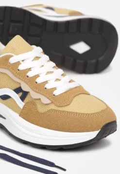 Ciemnobeżowe Sneakersy przed Kostkę z Modnymi Przeszyciami Ciana