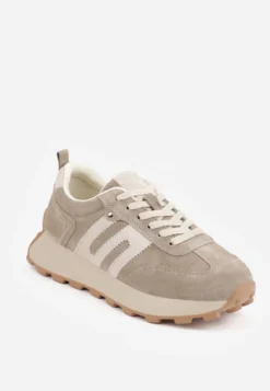 Ciemnobeżowe Sneakersy Skórzane w Stylu Sportowym z Ozdobnymi Wstawkami i Przeszyciami Evlinna