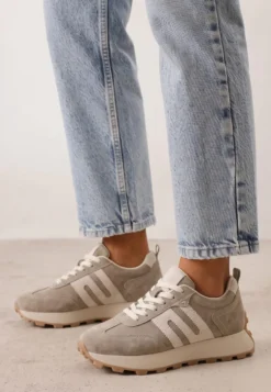 Ciemnobeżowe Sneakersy Skórzane w Stylu Sportowym z Ozdobnymi Wstawkami i Przeszyciami Evlinna