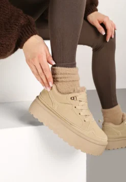 Ciemnobeżowe Sneakersy Stylizowane na Śniegowce Ozdobione Futerkiem Maviena