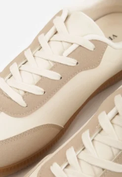 Ciemnobeżowe Sneakersy w Stylu Tenisówek z Paskami Danareth