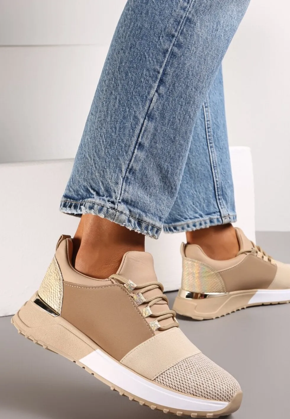 Ciemnobeżowe Sneakersy z Elastyczną Cholewką przed Kostkę i Brokatem Dalapa