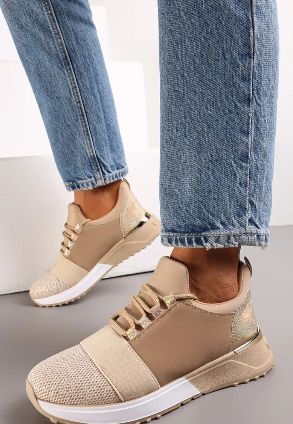 Ciemnobeżowe Sneakersy z Elastyczną Cholewką przed Kostkę i Brokatem Dalapa