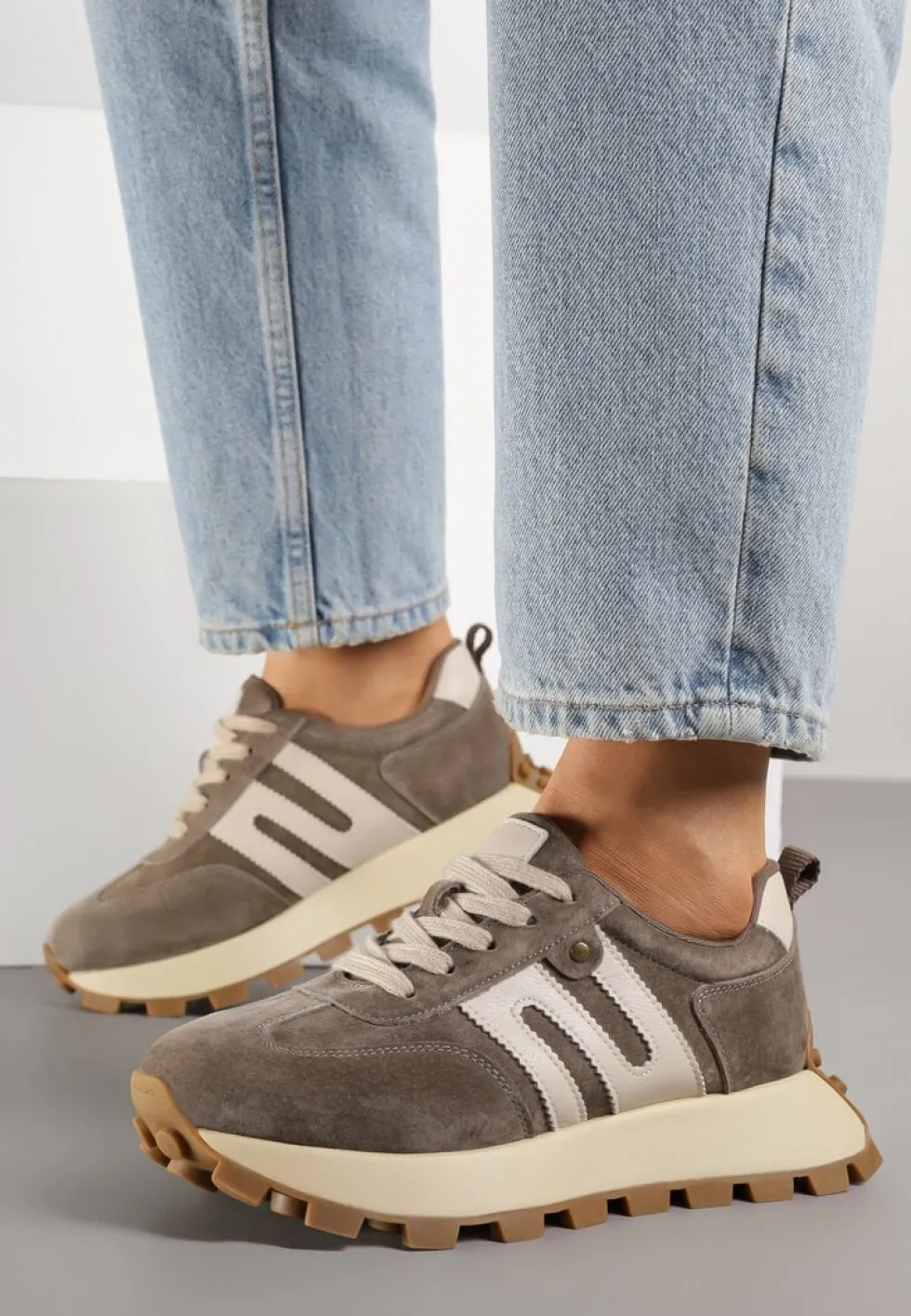 Ciemnobeżowe Sneakersy ze Skóry Naturalnej Ozdobione Geometrycznym Wzorem Melassea