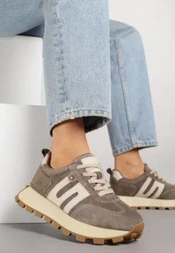 Ciemnobeżowe Sneakersy ze Skóry Naturalnej Ozdobione Geometrycznym Wzorem Melassea