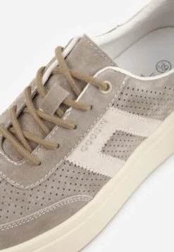 Ciemnobeżowe Sneakersy z Zamszu Naturalnego na Platfomie z Napisem i Perforacją Zitara