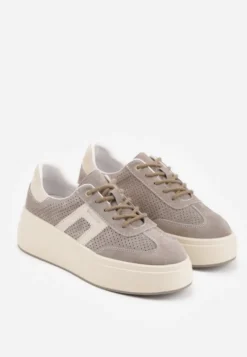 Ciemnobeżowe Sneakersy z Zamszu Naturalnego na Platfomie z Napisem i Perforacją Zitara