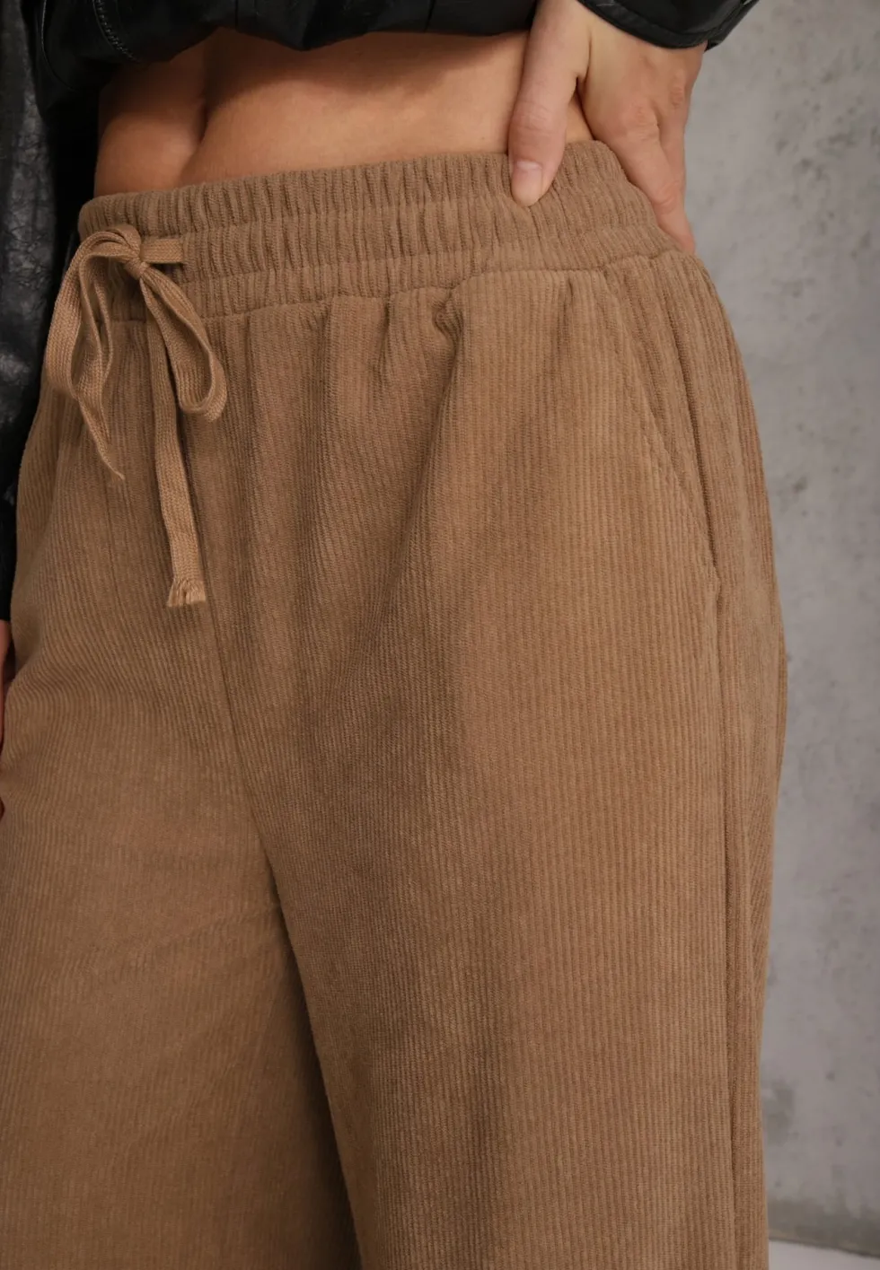 Ciemnobeżowe Spodnie o Szerokim Kroju High Waist z Wiązaniem w Pasie Ettianne