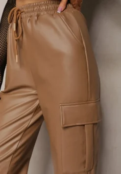 Ciemnobeżowe Szerokie Spodnie High Waist Ocieplone w Stylu Cargo z Gumką w Pasie i Kieszeniami na Klapy Vilencja