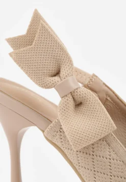Ciemnobeżowe Szpilki Slingback VICES z Elastycznej Dzianiny z Wkładką Soft-Pillow i Ozdobną Kokardą Risnara