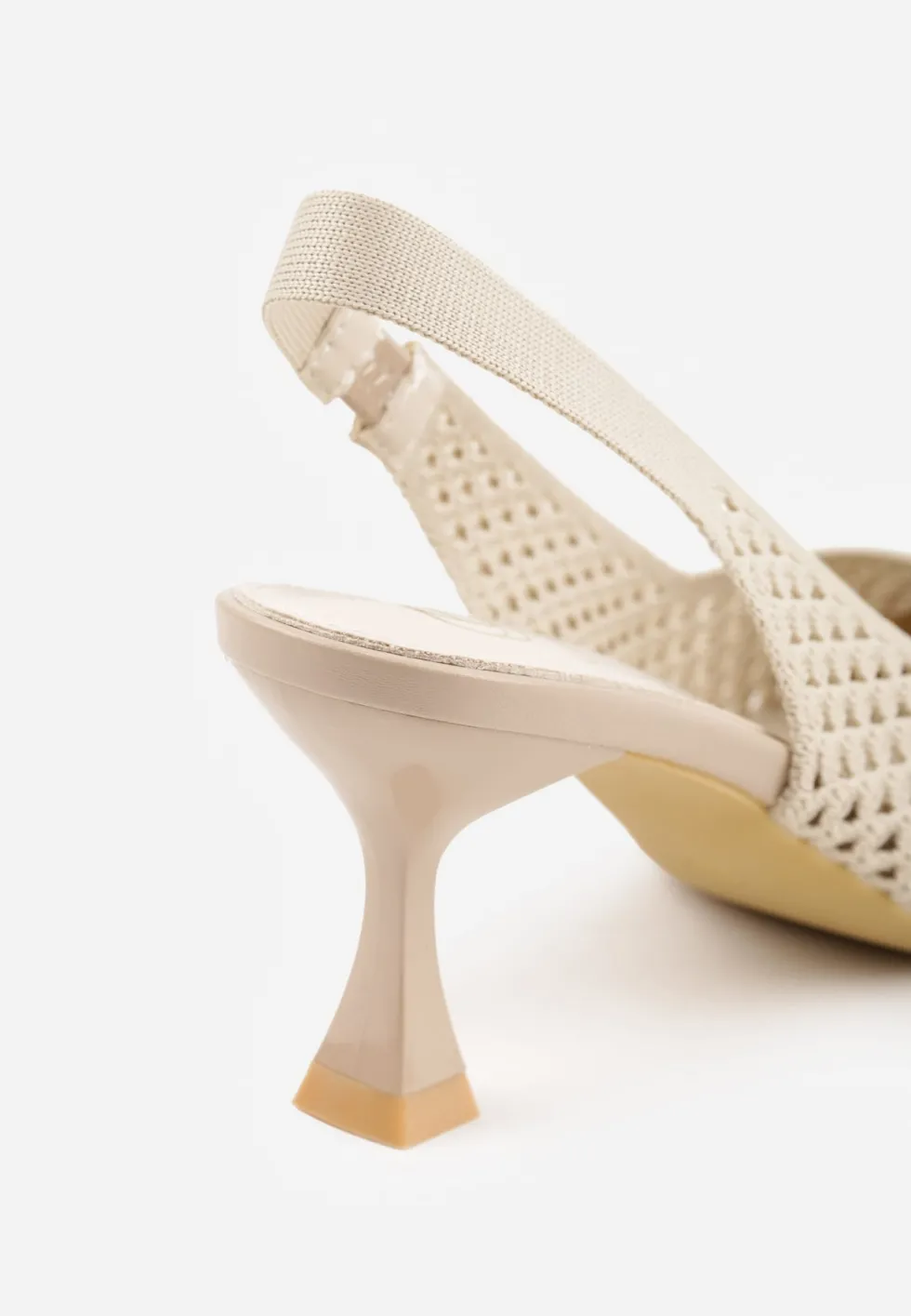 Ciemnobeżowe Szpilki Slingback z Ażurowymi Zdobieniami na Cholewce Tespeila