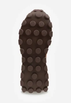 Ciemnobeżowe Zamszowe Sneakersy na Podeszwie Chunky z Perforowaną Cholewką Cezarlina