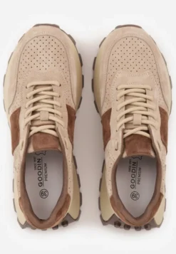 Ciemnobeżowe Zamszowe Sneakersy na Podeszwie Chunky z Perforowaną Cholewką Cezarlina