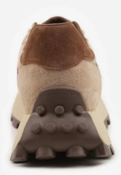 Ciemnobeżowe Zamszowe Sneakersy na Podeszwie Chunky z Perforowaną Cholewką Cezarlina