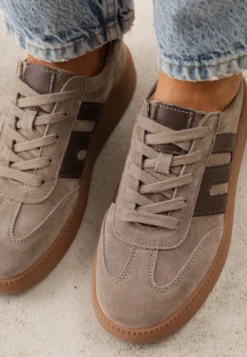 Ciemnobeżowe Zamszowe Sneakersy na Kauczukowej Podeszwie z Geometrycznym Wzorem Ovrel