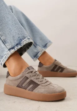 Ciemnobeżowe Zamszowe Sneakersy na Kauczukowej Podeszwie z Geometrycznym Wzorem Ovrel