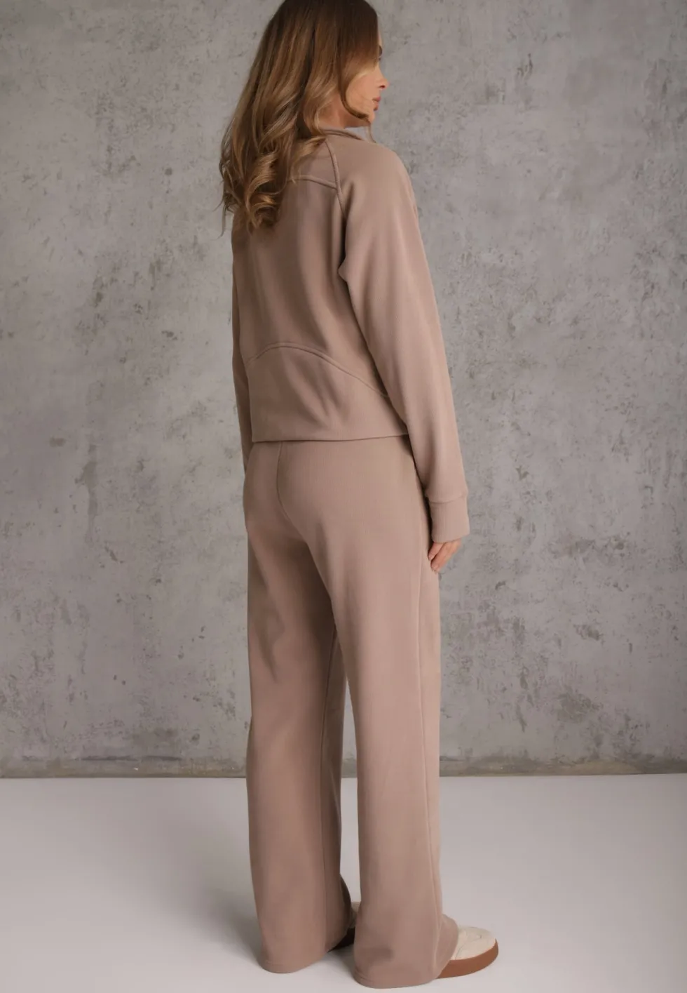 Ciemnobeżowy Komplet Dresowy Spodnie Wide Leg i Bluza na Suwak ze Stójką Milia