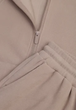 Ciemnobeżowy Komplet Dresowy Spodnie Wide Leg i Bluza na Suwak ze Stójką Milia