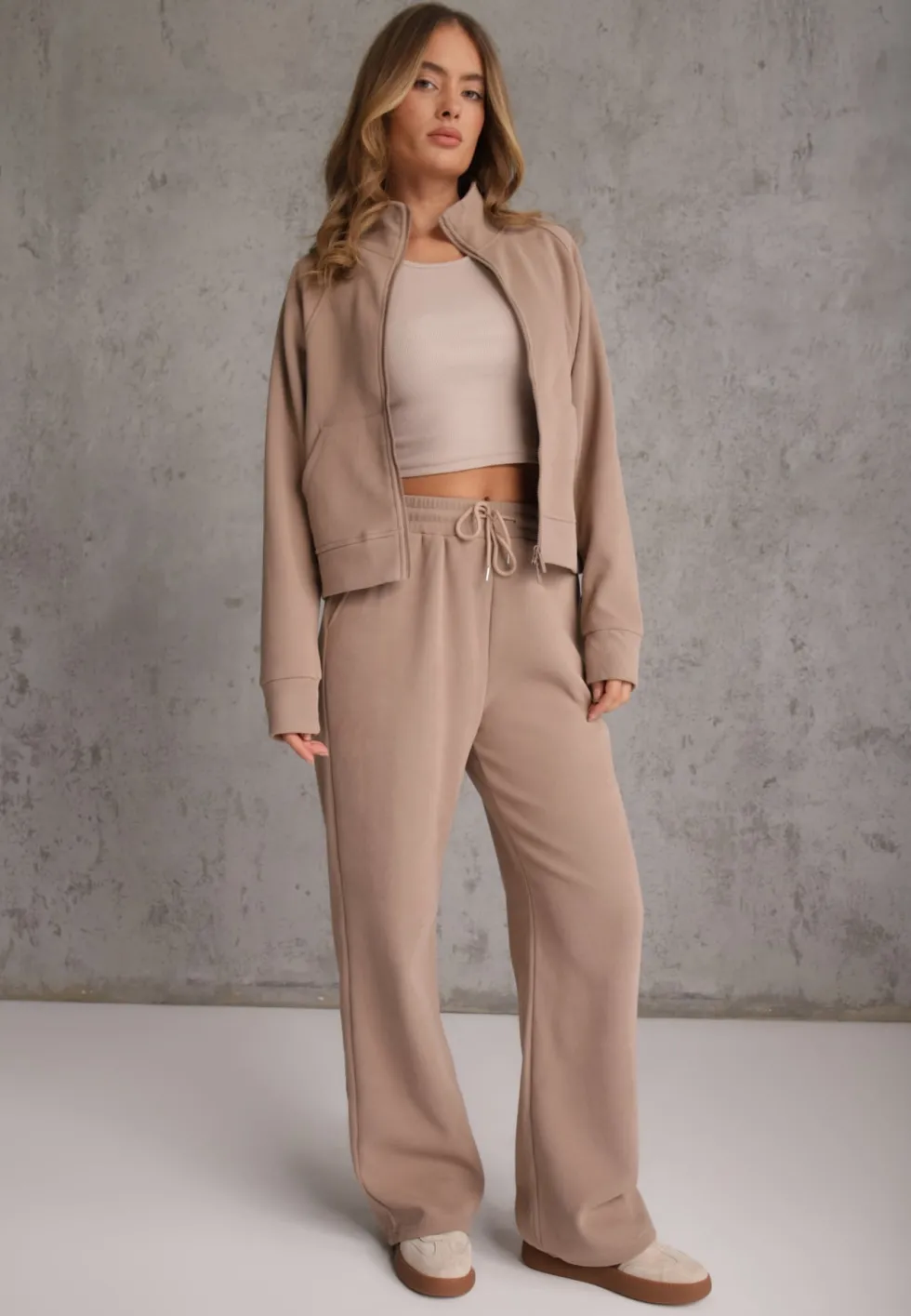 Ciemnobeżowy Komplet Dresowy Spodnie Wide Leg i Bluza na Suwak ze Stójką Milia