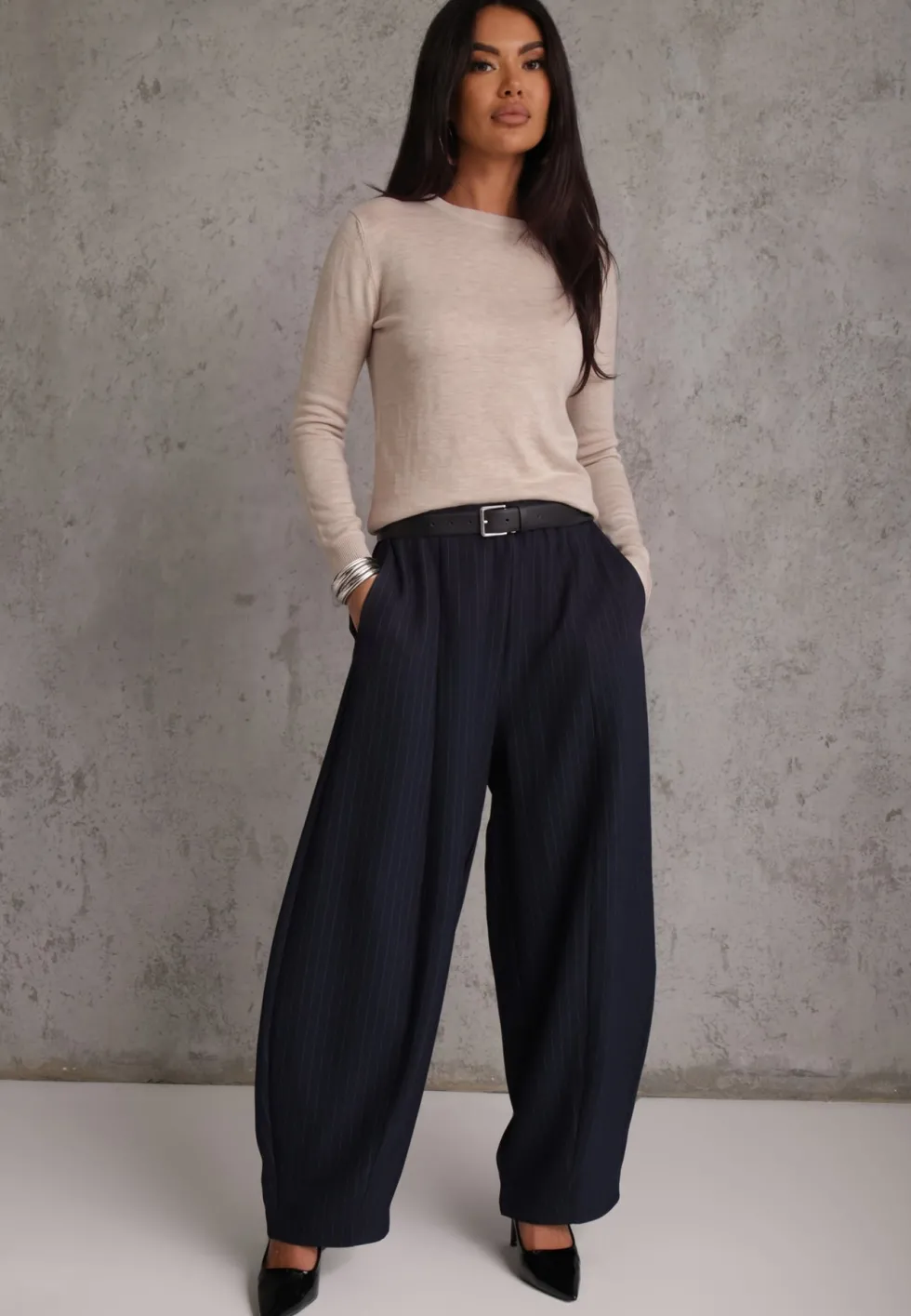 Ciemnobeżowy Sweter z Bawełną w Minimalistycznym Stylu Radeken