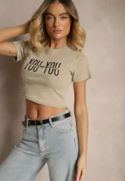 Ciemnobeżowy T-shirt z Bawełny Ozdobiony Łańcuchem i Napisem Olithel