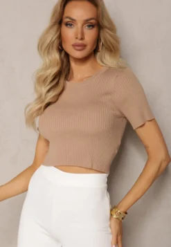 Ciemnobeżowy T-shirt z Prążkowanej Dzianiny o Krótkim Kroju Poutia