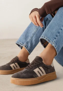 Ciemnobrązowe Skórzane Sneakersy w Stylu Tenisówek z Geometrycznym Wzorem Halossea