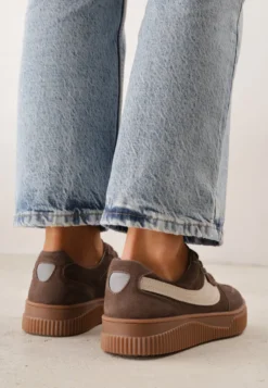 Ciemnobrązowe Sneakersy Kultowe Tenisówki z Zamszu Naturalnego ze Skórzaną Wkładką Rionae