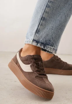 Ciemnobrązowe Sneakersy Kultowe Tenisówki z Zamszu Naturalnego ze Skórzaną Wkładką Rionae