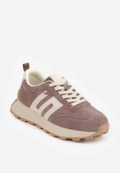 Ciemnobrązowe Sneakersy Skórzane w Stylu Sportowym z Ozdobnymi Wstawkami i Przeszyciami Evlinna