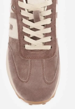 Ciemnobrązowe Sneakersy Skórzane w Stylu Sportowym z Ozdobnymi Wstawkami i Przeszyciami Evlinna