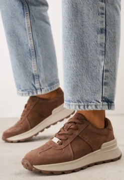 Ciemnobrązowe Sneakersy z Zamszu Naturalnego na Platformie z Bieżnikiem Eplia