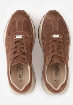 Ciemnobrązowe Sneakersy z Zamszu Naturalnego na Platformie z Bieżnikiem Eplia