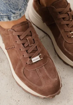Ciemnobrązowe Sneakersy z Zamszu Naturalnego na Platformie z Bieżnikiem Eplia