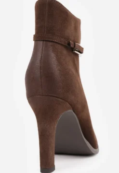 Ciemnobrązowe Zamszowe Botki na Szpilce z Klamrą i Efektem Vintage Wash Roelina