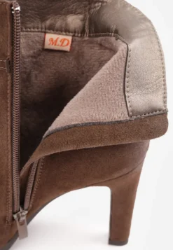 Ciemnobrązowe Zamszowe Botki na Szpilce z Klamrą i Efektem Vintage Wash Roelina