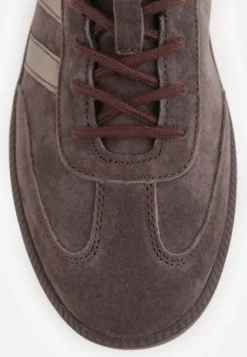 Ciemnobrązowe Zamszowe Sneakersy w Stylu Klasycznych Tenisówek ze Skórzaną Wkładką Volma