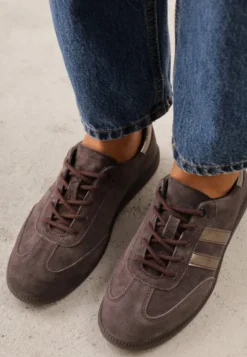 Ciemnobrązowe Zamszowe Sneakersy w Stylu Klasycznych Tenisówek ze Skórzaną Wkładką Volma