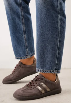 Ciemnobrązowe Zamszowe Sneakersy w Stylu Klasycznych Tenisówek ze Skórzaną Wkładką Volma