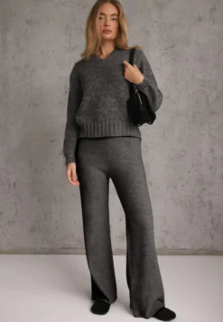 Ciemnoszary Sweter Oversize z Wełną Dekolt V Nleora